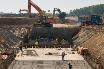 construction-workers-working-building